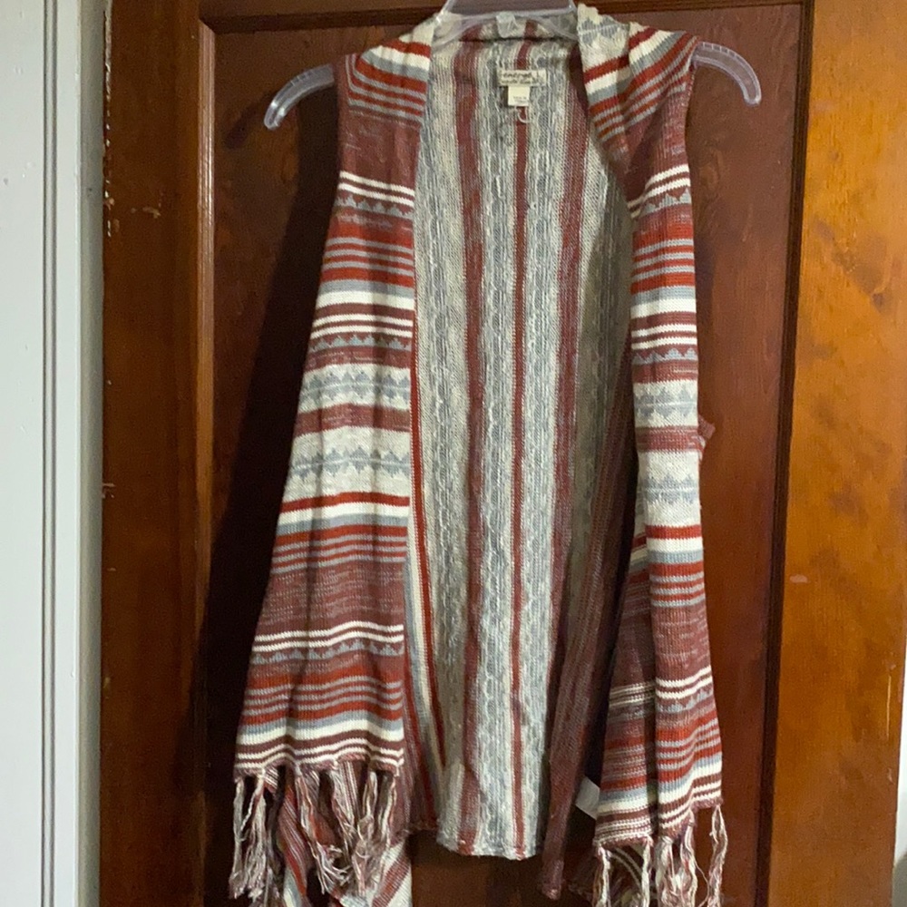 Sweater vest with fringe